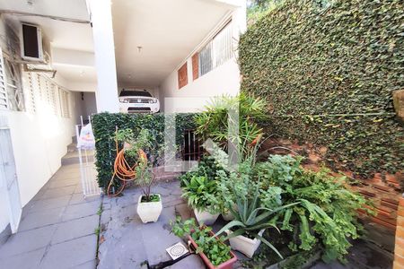 Casa à venda com 740m², 6 quartos e 4 vagas Casa à venda com 740m², 6 quartos e 4 vagasQuintal