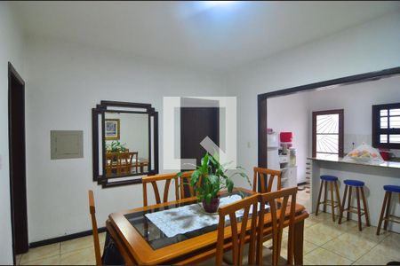 Casa à venda com 239m², 6 quartos e 2 vagasCasa 1 - Sala de jantar