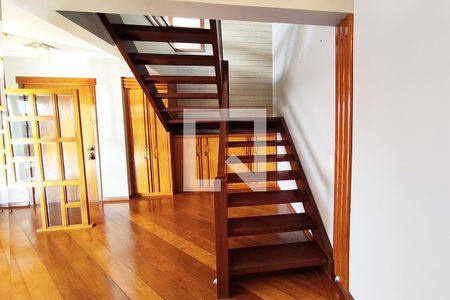 Apartamento à venda com 540m², 4 quartos e 4 vagasEscada