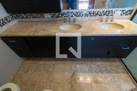 Banheiro de apartamento à venda com 4 quartos, 200m² em Vila Progredior, São Paulo