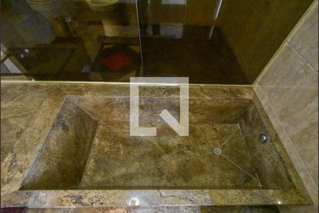 Casa à venda com 848m², 5 quartos e 8 vagasBanheiro Suíte 01