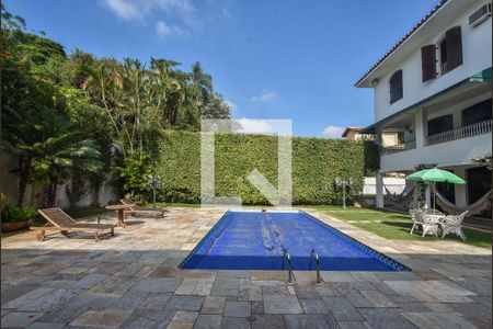Casa à venda com 848m², 5 quartos e 8 vagasPiscina