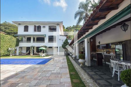 Casa à venda com 848m², 5 quartos e 8 vagasPiscina
