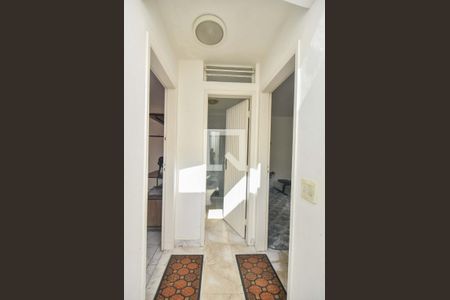 Casa à venda com 848m², 5 quartos e 8 vagasCasa de Serviços 