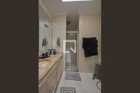 Casa à venda com 848m², 5 quartos e 8 vagasBanheiro Suíte 03