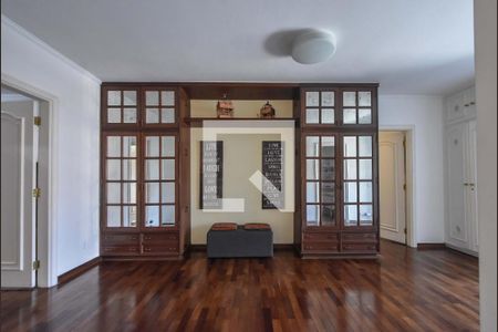 Casa à venda com 848m², 5 quartos e 8 vagasSala Superior 