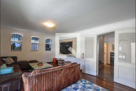 Casa à venda com 848m², 5 quartos e 8 vagasSala de Tv