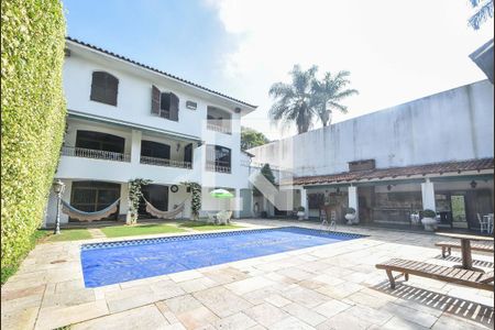 Casa à venda com 848m², 5 quartos e 8 vagasPiscina