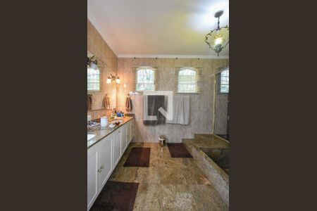 Casa à venda com 848m², 5 quartos e 8 vagasBanheiro Suíte 01