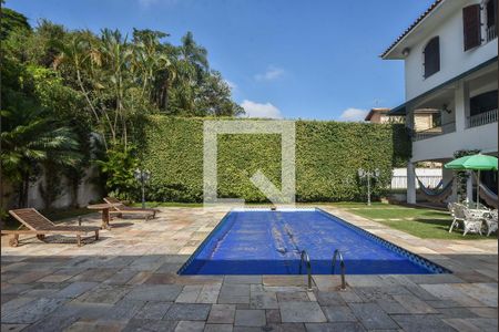 Casa à venda com 848m², 5 quartos e 8 vagasPiscina
