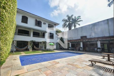 Casa à venda com 848m², 5 quartos e 8 vagasPiscina