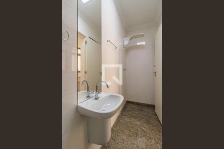 Apartamento à venda com 422m², 4 quartos e 6 vagasBanheiro de Serviço