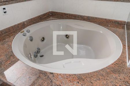 Apartamento à venda com 422m², 4 quartos e 6 vagasDetalhe do Banheiro da Suíte 2