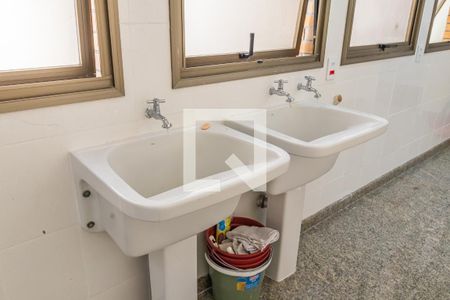 Apartamento à venda com 422m², 4 quartos e 6 vagasDetalhe da Área de Serviço