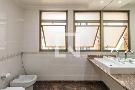 Apartamento à venda com 422m², 4 quartos e 6 vagasBanheiro da Suíte 1