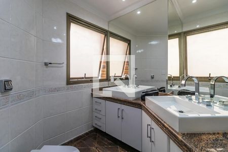 Apartamento à venda com 422m², 4 quartos e 6 vagasBanheiro da Suíte 4