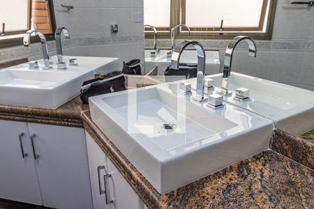 Apartamento à venda com 422m², 4 quartos e 6 vagasDetalhe do Banheiro da Suíte 4