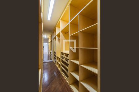 Apartamento à venda com 422m², 4 quartos e 6 vagasCloset da Suíte 2