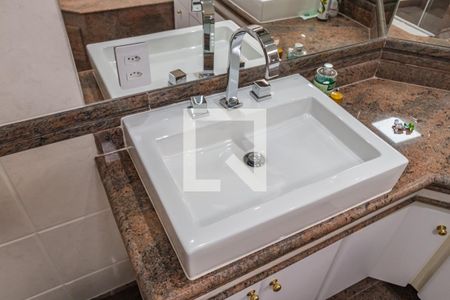 Apartamento à venda com 422m², 4 quartos e 6 vagasDetalhe do Banheiro da Suíte 2