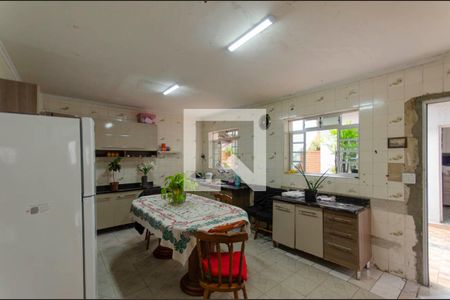 Casa à venda com 200m², 6 quartos e 4 vagas Casa à venda com 200m², 6 quartos e 4 vagasCasa 1 Cozinha