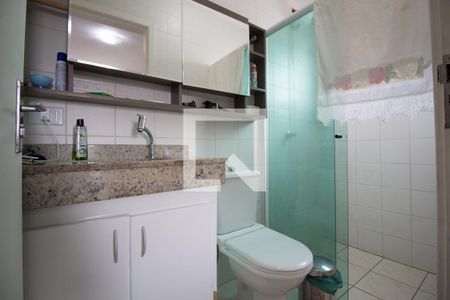 Casa à venda com 400m², 3 quartos e 7 vagasBanheiro da Suíte 2