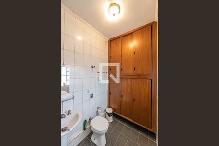 Casa à venda com 290m², 3 quartos e 2 vagas Casa à venda com 290m², 3 quartos e 2 vagasBanheiro de Serviço