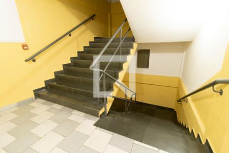 Apartamento para alugar com 60m², 2 quartos e sem vagaÁrea Comum - Escada Acesso