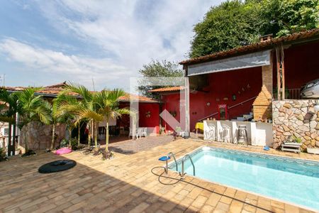 Casa à venda com 200m², 4 quartos e 4 vagasPiscina