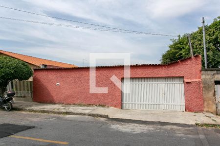 Casa à venda com 200m², 4 quartos e 4 vagasFachada