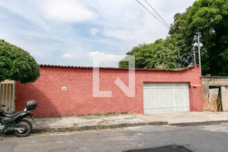 Casa à venda com 200m², 4 quartos e 4 vagasFachada