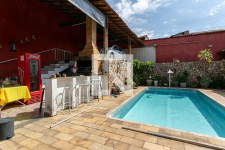 Casa à venda com 200m², 4 quartos e 4 vagasPiscina