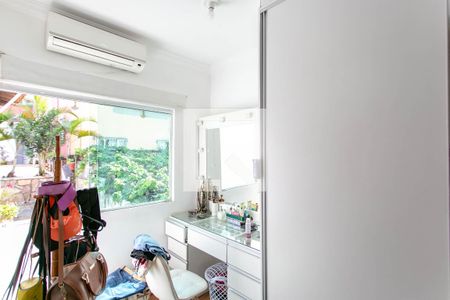 Casa à venda com 200m², 4 quartos e 4 vagasQuarto Suite