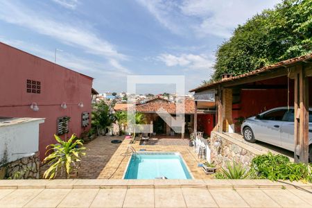 Casa à venda com 200m², 4 quartos e 4 vagasFachada