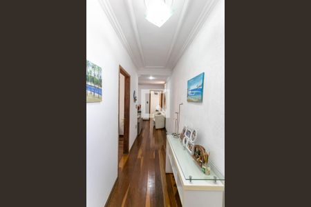 Casa à venda com 200m², 4 quartos e 4 vagasCorredor