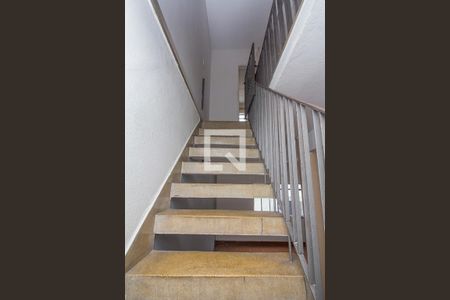 Escada acesso 2º piso de casa à venda com 3 quartos, 200m² em Alto da Lapa, São Paulo