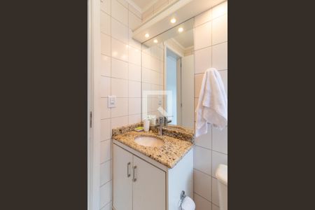 Banheiro de apartamento à venda com 1 quarto, 46m² em Partenon, Porto Alegre