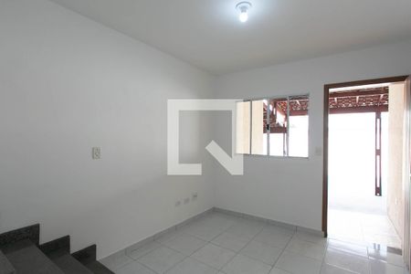 Sala de casa de condomínio para alugar com 2 quartos, 65m² em Parada Xv de Novembro, São Paulo
