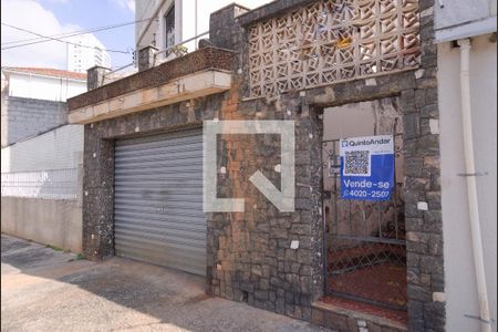 Casa à venda com 278m², 3 quartos e 2 vagas Casa à venda com 278m², 3 quartos e 2 vagasFachada