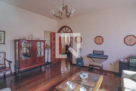 Sala 1 de casa à venda com 6 quartos, 360m² em Cachoeirinha, Belo Horizonte