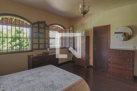 Casa à venda com 360m², 6 quartos e 2 vagasQuarto Suíte