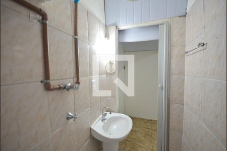 Banheiro de casa para alugar com 1 quarto, 28m² em Vila Moraes, São Paulo