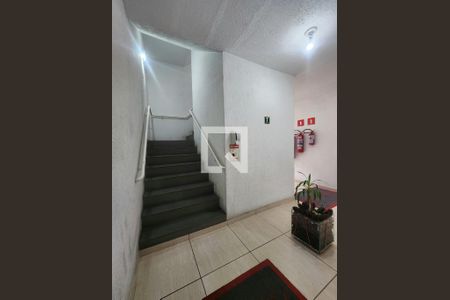 Escada de apartamento para alugar com 1 quarto, 34m² em Vila Nova Carolina, São Paulo