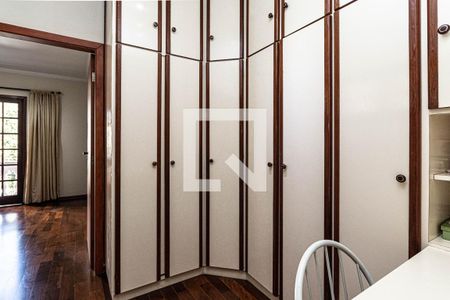 Casa à venda com 257m², 3 quartos e 6 vagasCloset da suíte