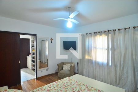 Casa à venda com 200m², 7 quartos e 5 vagasSuíte