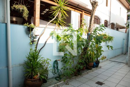 Casa à venda com 180m², 3 quartos e 2 vagasQuintal