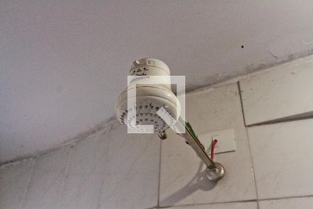 Banheiro de kitnet/studio para alugar com 1 quarto, 20m² em Vila Zat, São Paulo
