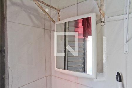 Banheiro de kitnet/studio para alugar com 1 quarto, 20m² em Vila Zat, São Paulo