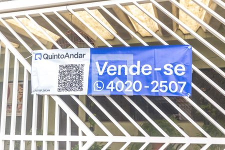 Casa à venda com 162m², 3 quartos e 3 vagas Casa à venda com 162m², 3 quartos e 3 vagasFachada