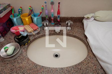 Apartamento à venda com 270m², 4 quartos e 1 vagaBanheiro da Suíte 2