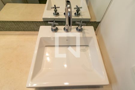 Apartamento à venda com 96m², 2 quartos e 2 vagas Apartamento à venda com 96m², 2 quartos e 2 vagasBanheiro da Suíte 1